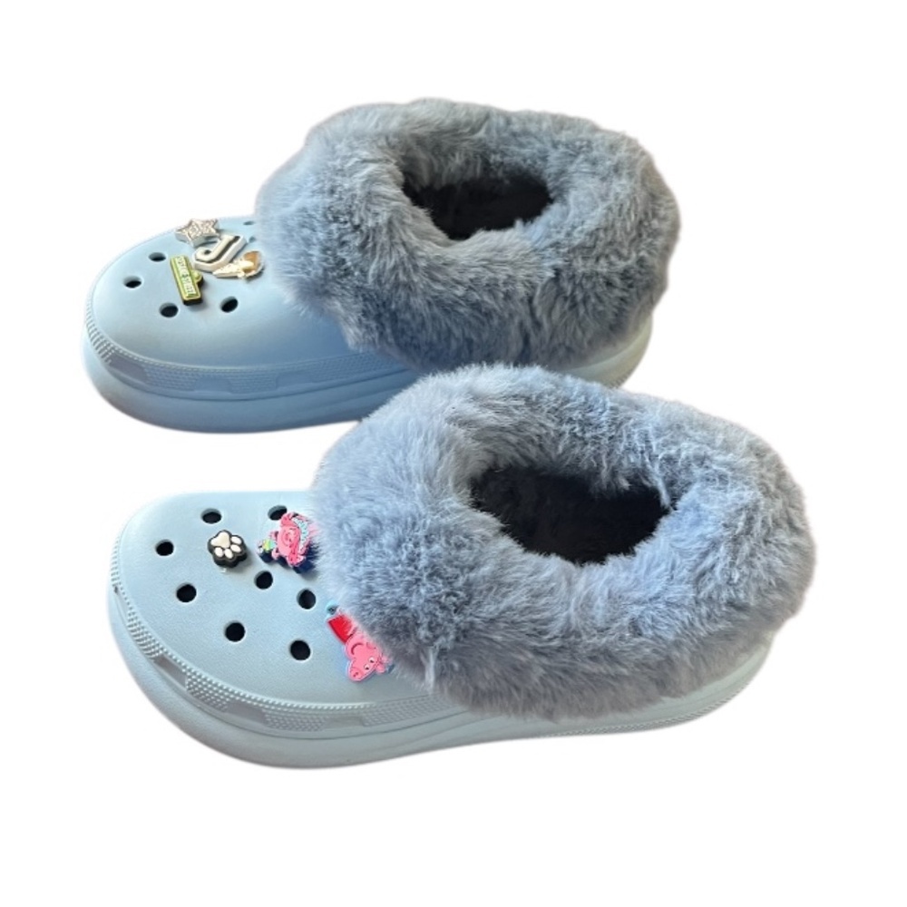 Unisex Crocs Furever Crush clogs in a light blue with a faux-shearling M6/W7 - Picture 4 of 9